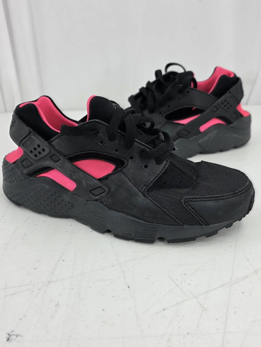 Nike‎ Air Huarache Run Premium Size 6.5 Youth 8 Women's Black Pink 654275-037.